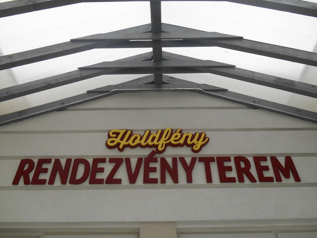 Holdfeny Hotel Forro Luaran gambar