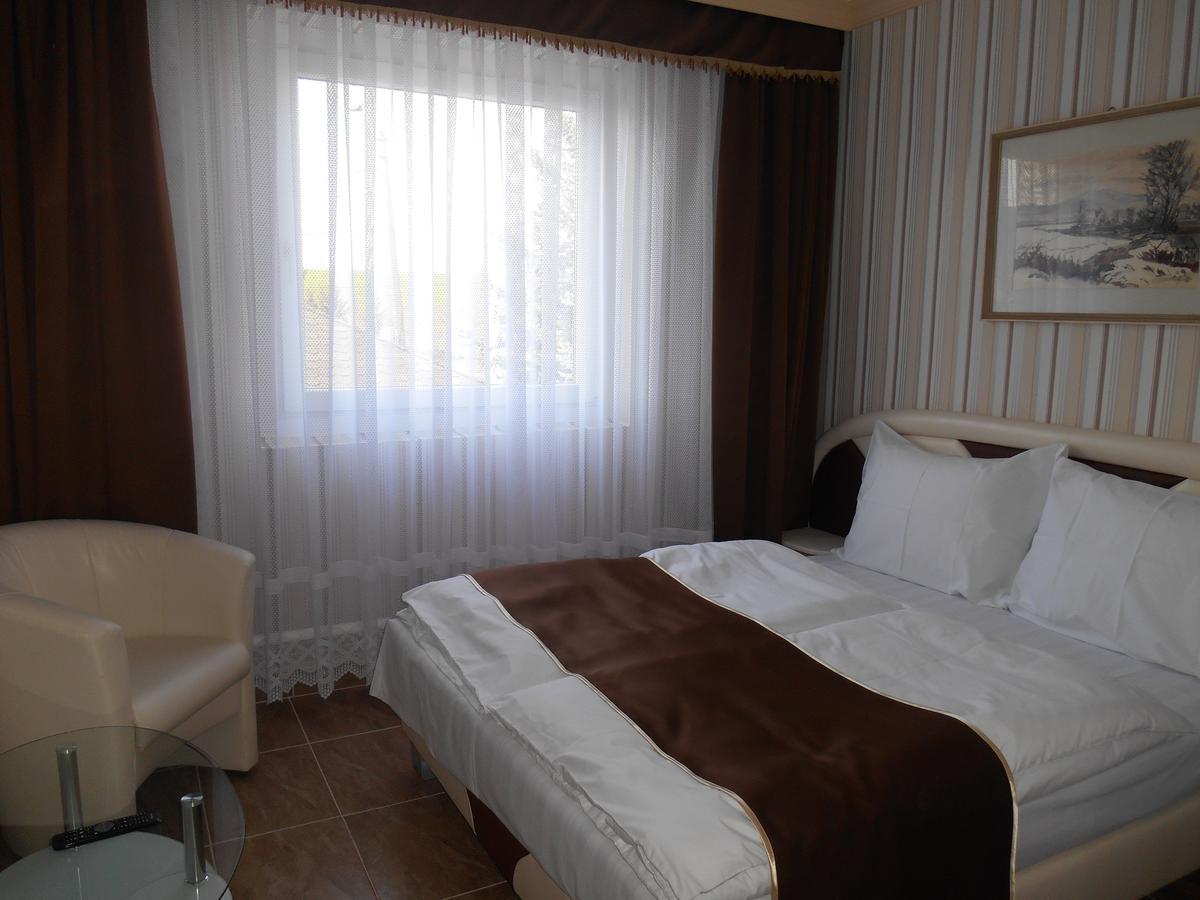 Holdfeny Hotel Forro Luaran gambar