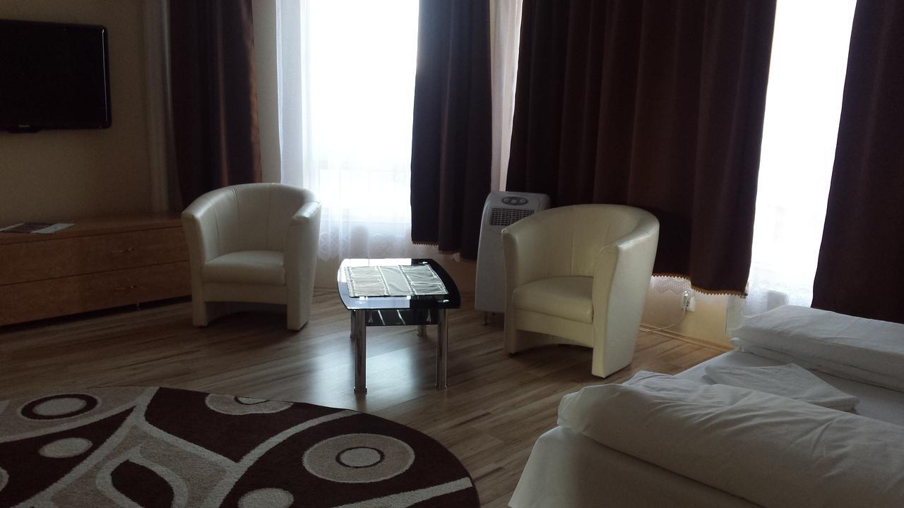 Holdfeny Hotel Forro Luaran gambar